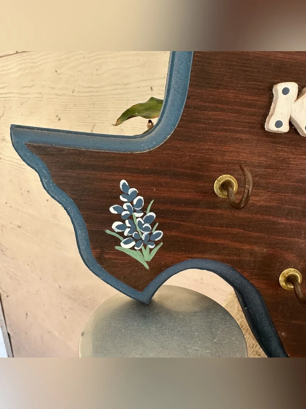 Handcrafted wooden Texas key holder with painted bluebonnet accents & blue heart